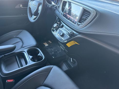 New 2027 Chrysler Pacifica Select FWD image 14