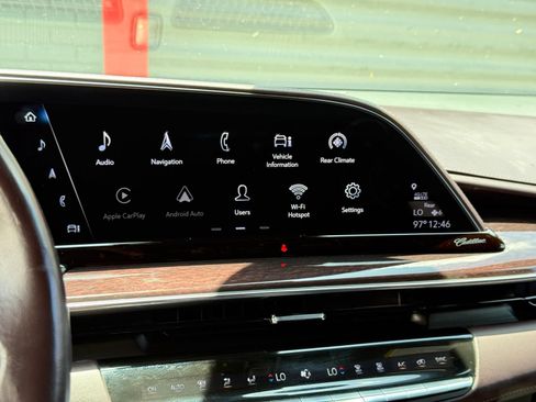 Used 2022 Cadillac Escalade ESV Sport Platinum w/ LPO, ONYX Package AWD/4WD image 17