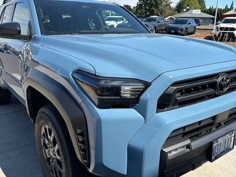 Used 2025 Toyota 4Runner SR5 AWD/4WD image 2