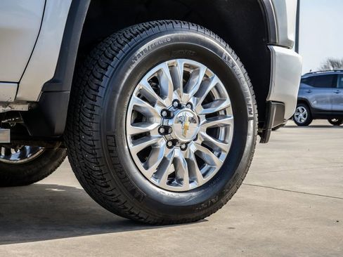 Used 2023 Chevrolet Silverado 2500 High Country image 9