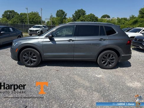 Used 2022 Volkswagen Tiguan SE w/ Panoramic Sunroof Package AWD/4WD image 2