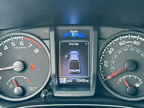 Used 2022 Toyota Tacoma SR AWD/4WD image 12