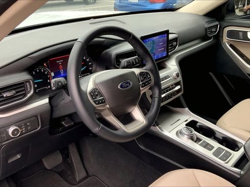 Used 2022 Ford Explorer XLT w/ Equipment Group 202A RWD image 18