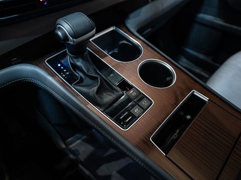 Used 2024 Toyota Sienna XLE image 28