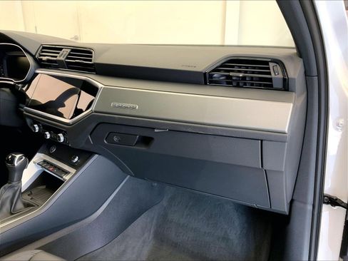 Certified 2025 Audi Q3 2.0T Premium w/ Convenience Package AWD/4WD image 15