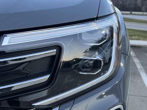 Certified 2025 Volkswagen Atlas SE w/ Panoramic Sunroof Package image 6