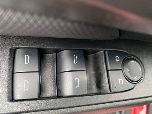 Used 2025 Chevrolet Equinox EV LT image 18