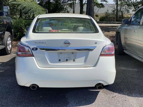 Used 2015 Nissan Altima 2.5 S w/ Power Driver Seat Package FWD image 2