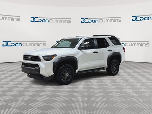 Used 2025 Toyota 4Runner SR5 AWD/4WD image 4