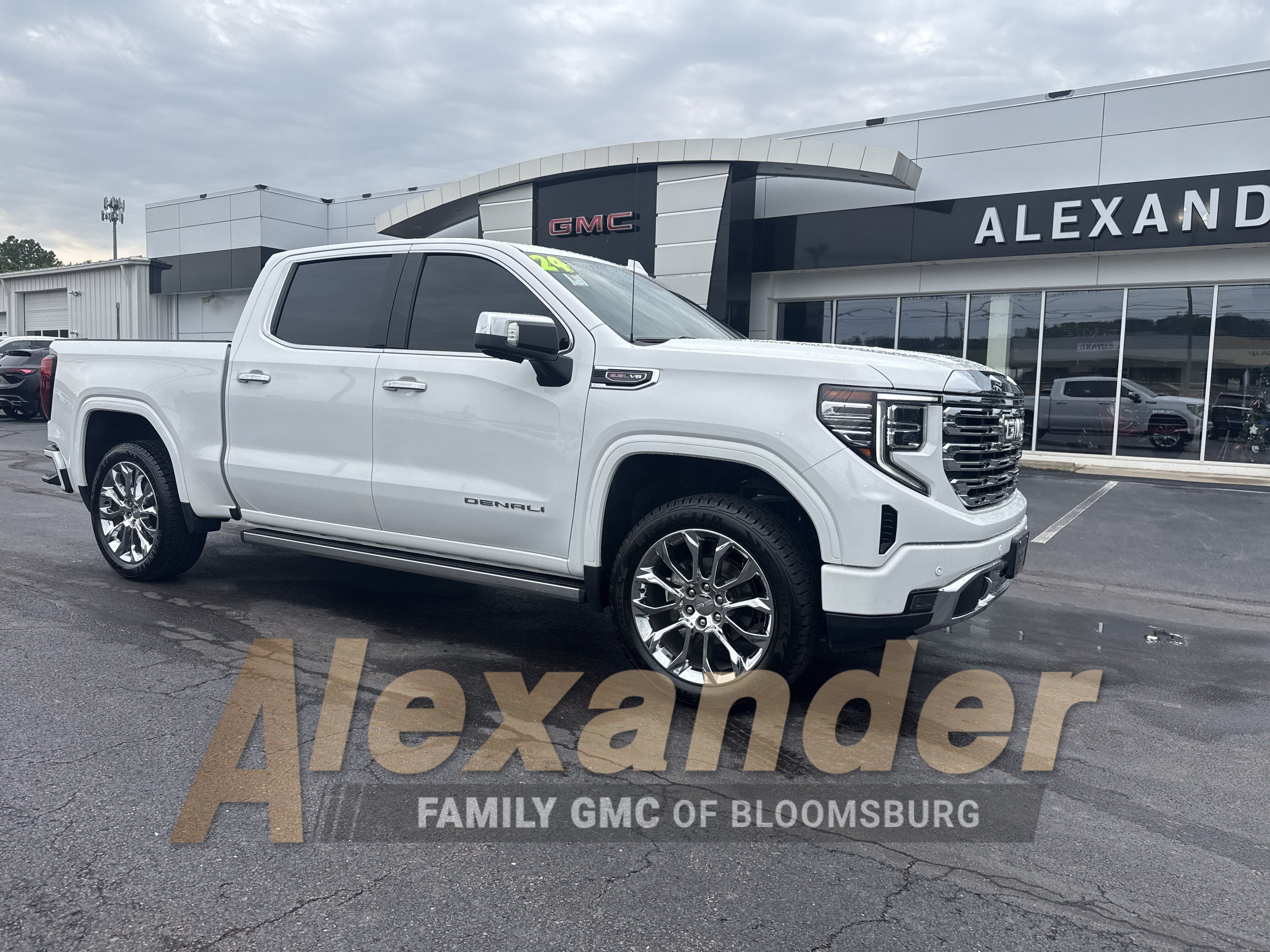 Used 2024 GMC Sierra 1500 Denali w/ Denali Reserve Package AWD/4WD image 1