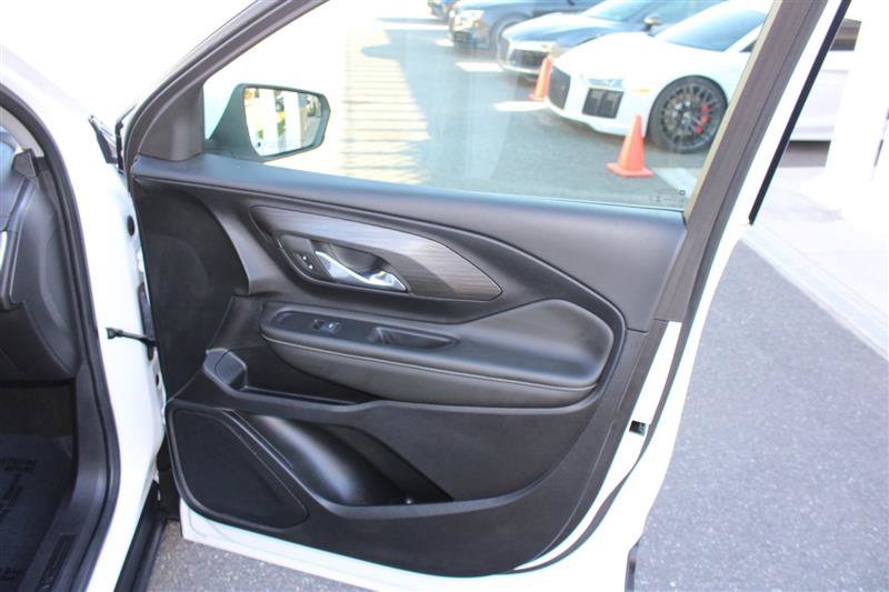 Used 2024 GMC Terrain SLT AWD/4WD image 13