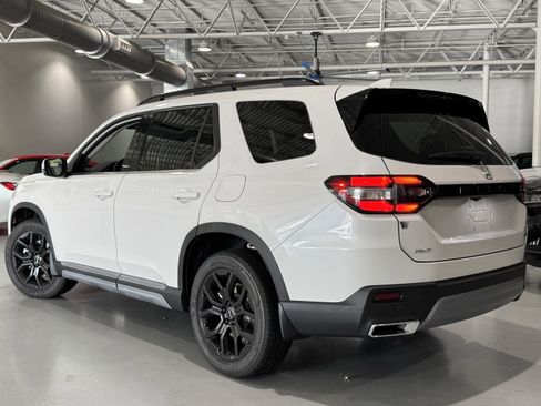 New 2025 Honda Pilot Touring image 17