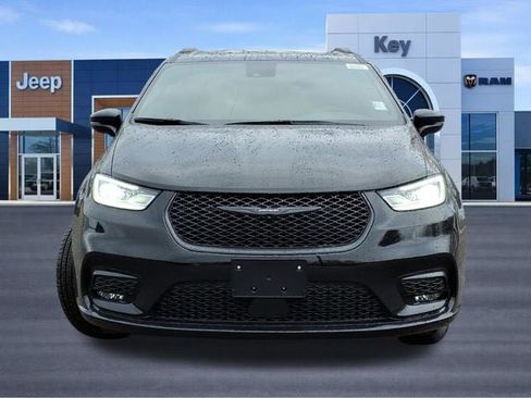 New 2026 Chrysler Pacifica Select AWD/4WD image 2