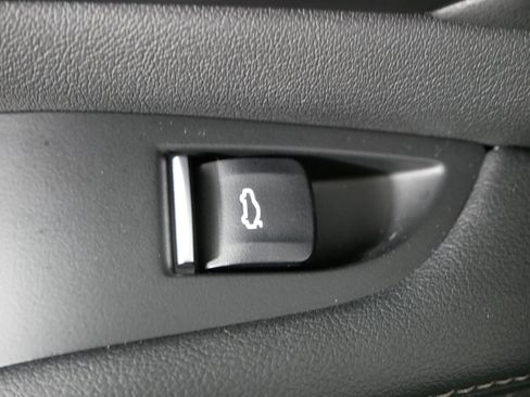 Used 2024 BMW X5 xDrive50e w/ Parking Assistance Package image 28