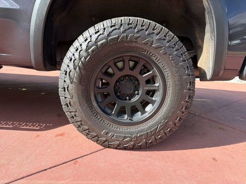 Used 2022 Chevrolet Silverado 1500 ZR2 w/ Technology Package image 35