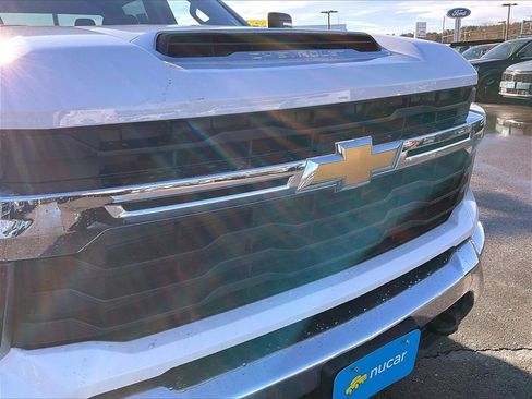 Used 2024 Chevrolet Silverado 2500 LT image 28