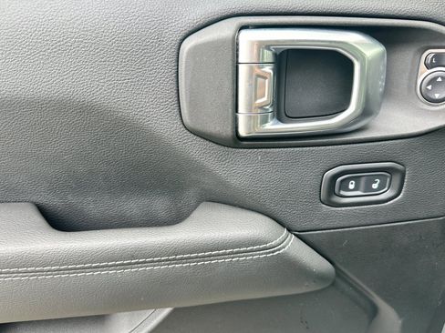 Used 2021 Jeep Gladiator Overland w/ Popular Equipment Package image 10