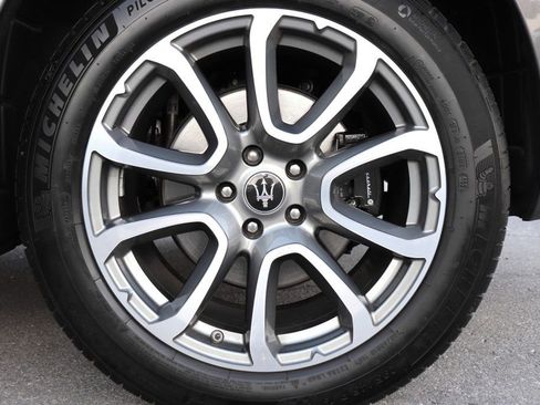 Used 2021 Maserati Levante S AWD/4WD image 90