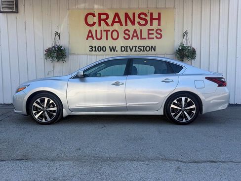 Used 2017 Nissan Altima 2.5 SR FWD image 7