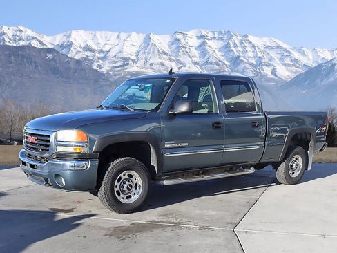 Used 2006 GMC Sierra 2500 SLT w/ Heavy-Duty Power Package image 2