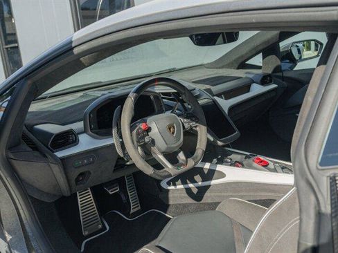 Used 2024 Lamborghini Revuelto image 65
