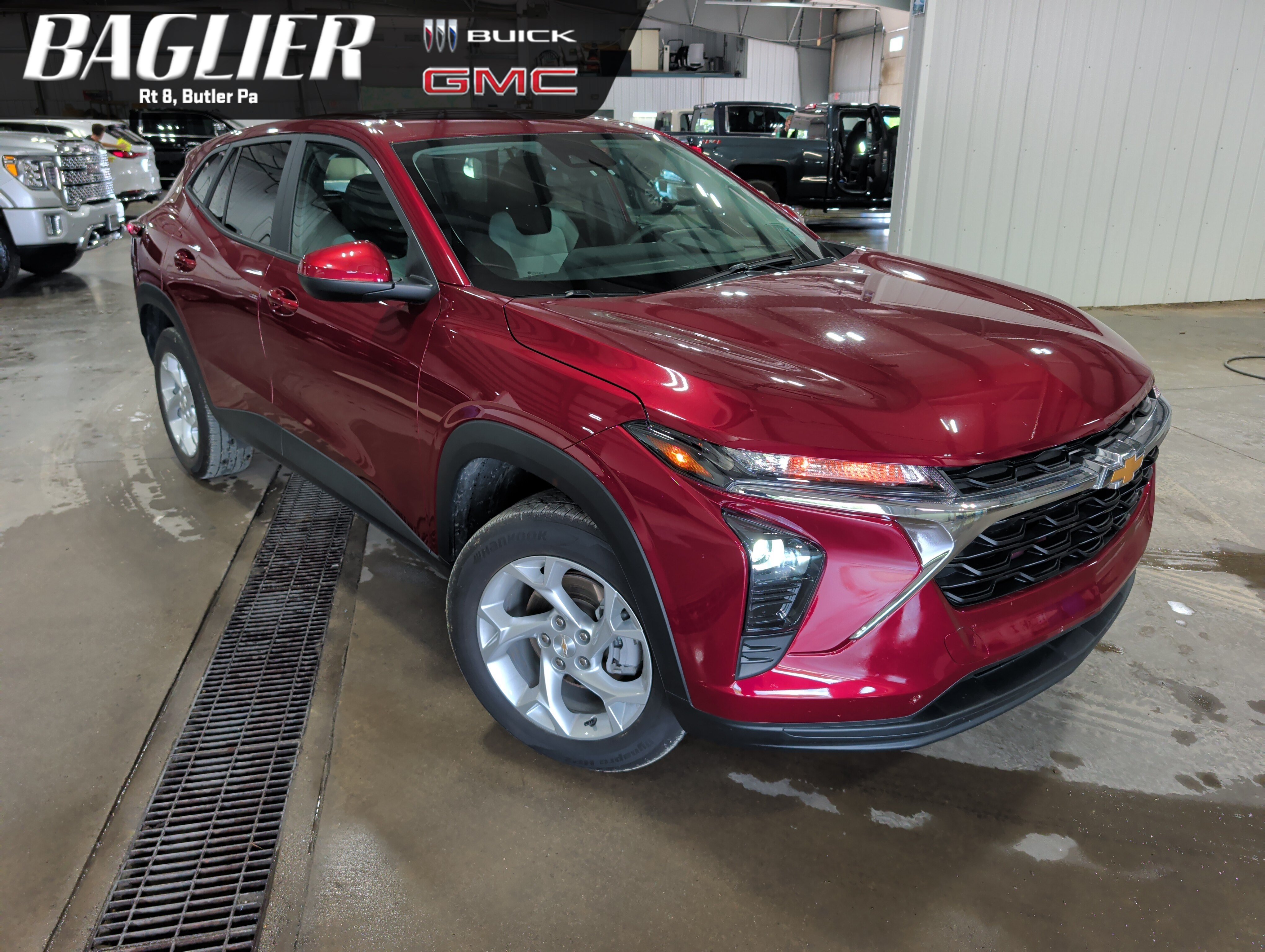 Used 2024 Chevrolet Trax LS w/ LS Convenience Package FWD image 1