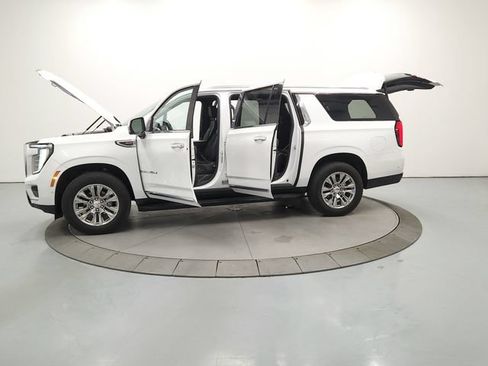 Used 2025 GMC Yukon XL Denali AWD/4WD image 13