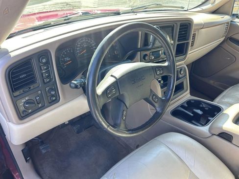 Used 2005 GMC Yukon SLT w/ SLT Preferred Equipment Group image 8