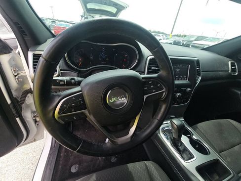 Used 2018 Jeep Grand Cherokee Laredo RWD image 6