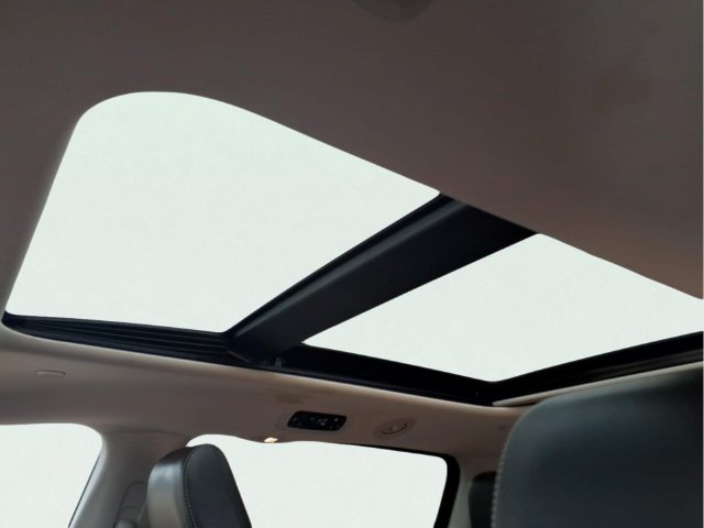 Used 2023 Chrysler Pacifica Limited FWD image 18