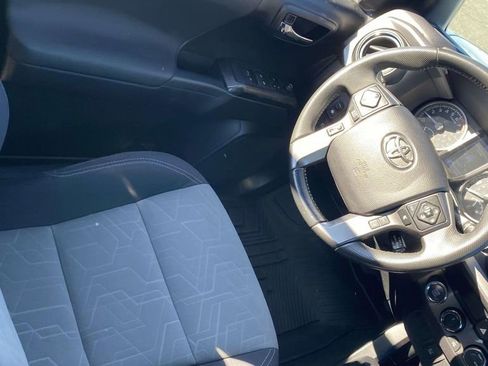 Used 2016 Toyota Tacoma SR5 w/ SR5 Appearance Package (SN) image 27