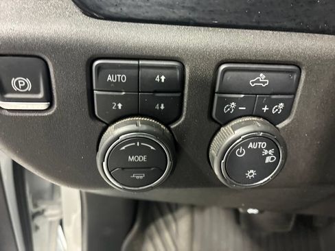 Used 2025 Chevrolet Silverado 1500 LT AWD/4WD image 21