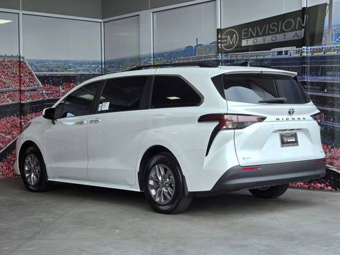 Certified 2026 Toyota Sienna XLE FWD image 6