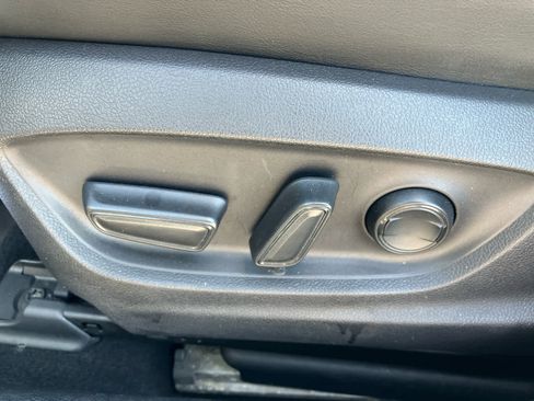 Used 2022 Toyota Prius Limited w/ Premium Convenience Package image 11