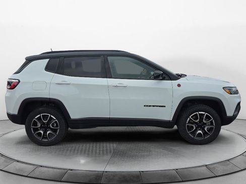 Used 2025 Jeep Compass Trailhawk AWD/4WD image 6