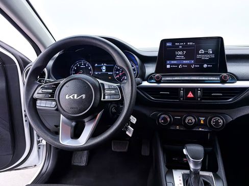Certified 2023 Kia Forte LXS FWD image 3