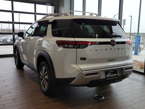 New 2025 Nissan Pathfinder SL image 2