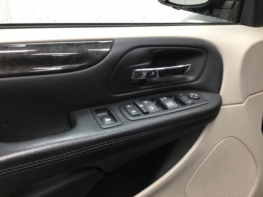 Used 2017 Dodge Grand Caravan SE w/ Power Window Group FWD image 6