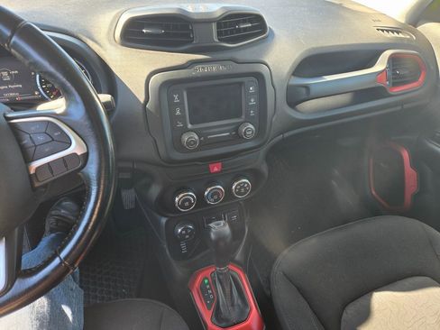 Used 2017 Jeep Renegade Trailhawk image 9