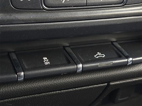 Used 2018 Chevrolet Silverado 1500 Custom w/ Custom Value Package image 17