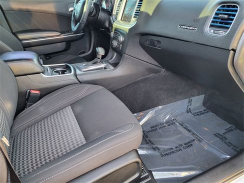 Used 2019 Dodge Charger SXT w/ Driver Confidence Group image 26