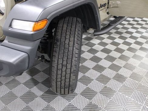 Used 2020 Jeep Gladiator Sport w/ Quick Order Package 24S image 16