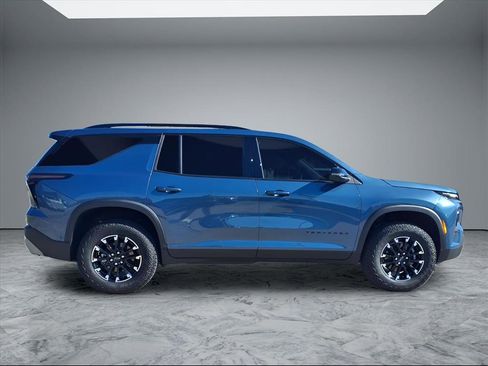 Used 2025 Chevrolet Traverse Z71 w/ Enhanced Driving Package image 8