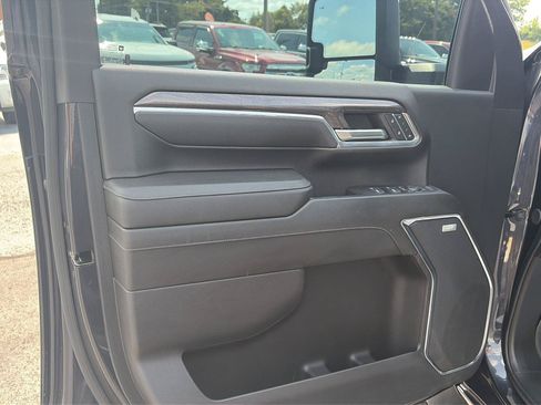 Used 2024 Chevrolet Silverado 2500 LTZ w/ LTZ Convenience Package AWD/4WD image 9