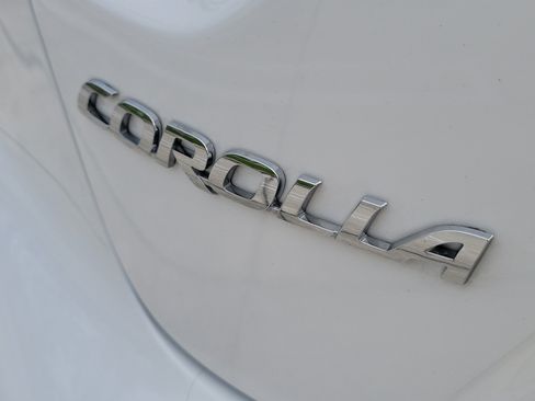 Used 2025 Toyota Corolla LE FWD image 10