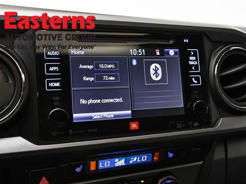 Used 2018 Toyota Tacoma TRD Sport AWD/4WD image 19