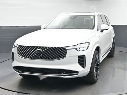 New 2026 Volvo XC90 T8 Ultra image 3