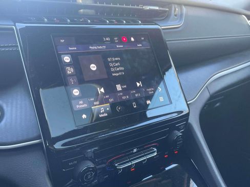 Used 2023 Jeep Grand Cherokee Laredo image 28