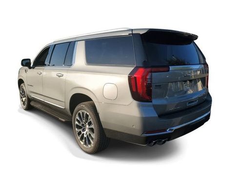 New 2025 GMC Yukon XL Denali image 4
