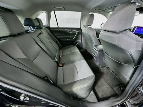 Used 2025 Toyota RAV4 XLE AWD/4WD image 27
